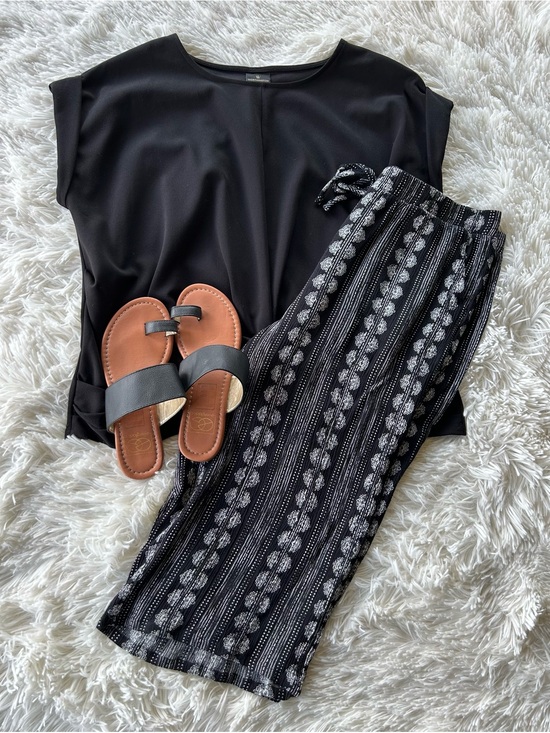 Westport Pants - Westport | Black Wide-Leg Printed Capris